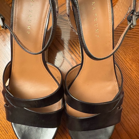 Ivanka Trump Black Wedge Sandals with Open Toe and Platform - Picture 3 of 9